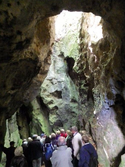 Höhlenexkursion zum Krenfleischessen
